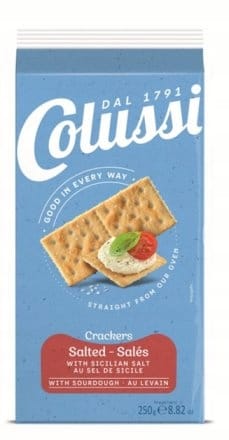 Crackers słone z solą morską i oliwkami, opakowanie, idealne do przekąsek, zdrowe i smaczne, łatwe do spożycia, wytrzymałe, z chrupiącą teksturą, doskonałe na przekąskę lub do sałatek.