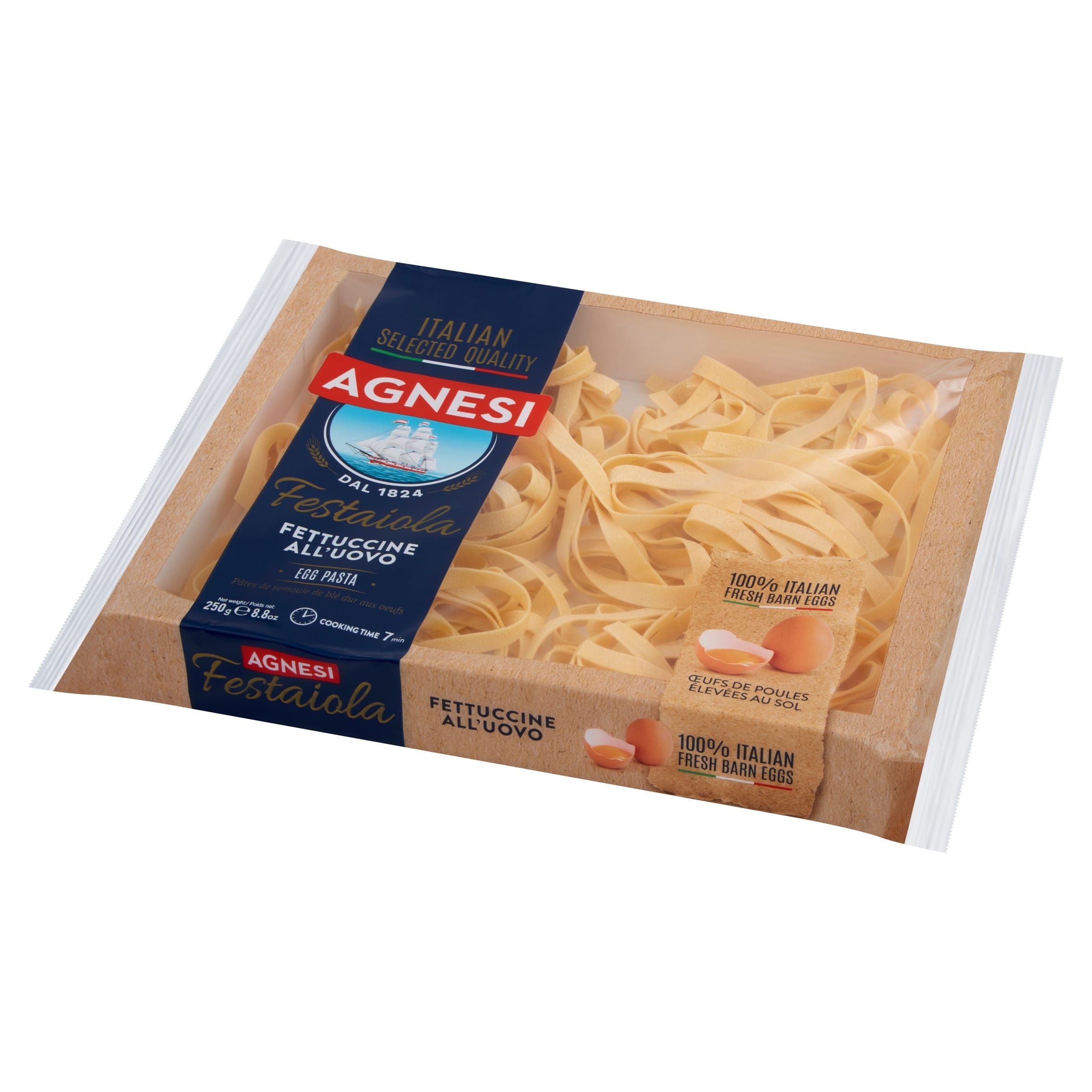 Długie gumowe makaron w opakowaniu, włoska pasta jajeczna, oryginalne włoskie fettucine świeże, wysokiej jakości jajka od kur z wolnego wybiegu, produkt marki Agnesi, idealny do przygotowania tradycyjnych włoskich dań, opakowanie 250g.