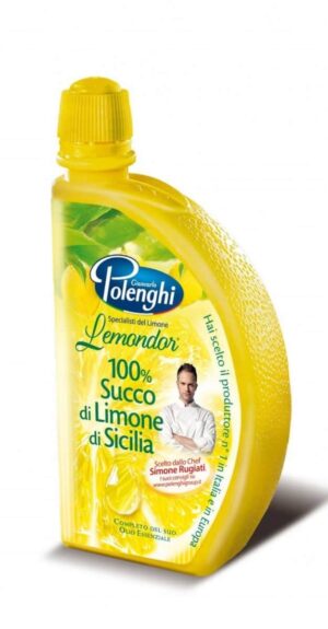 Wytłoczka cytrynowego soku do picia, pełna naturalnej cytrynowej świeżości, idealna do lemoniady i deserów.