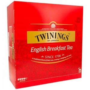 Twinings English Breakfast Herbata w pudełku, tradycyjny angielski czajnik, czarna herbata, idealna na śniadanie, bogaty smak, opakowanie medium, dostępna w sklepie FlowTea.
