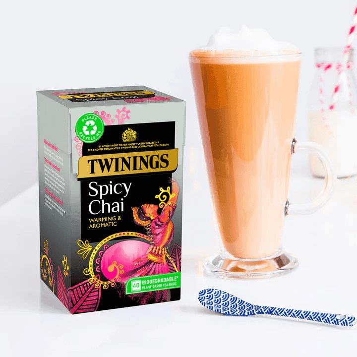 Twinings Spicy Chai – czarna herbata korzenna (40 torebek) 2 Herbata Twinings Spicy Chai, rozgrzewająca i aromatyczna, idealna na chłodne dni, w ekologicznych torebkach z biobezasadną formułą, piękna oprawa z motywami hinduskiej sztuki, doskonała propozycja dla miłośników wyrazistych smaków herbat.