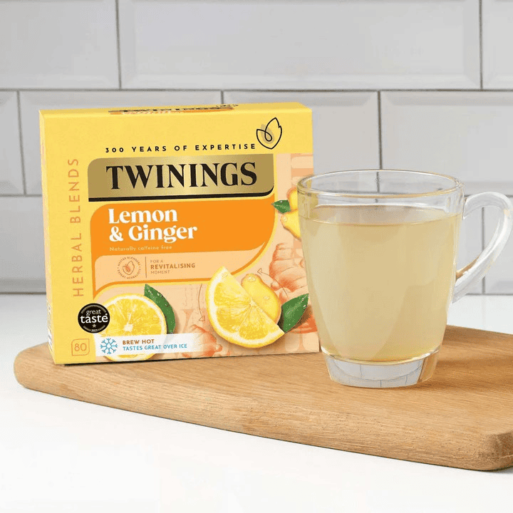 Twinings Lemon & Ginger 80 2 Herbata z cytryną i imbirem Twinings, naturalnie bez kofeiny, idealna na orzeźwienie i poprawę samopoczucia. Dla zdrowia i relaksu, dostępna w sklepie FlowTea.